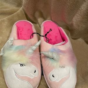 Women’s Rainbow Unicorn Slip on slippers, size 7-8 NWT